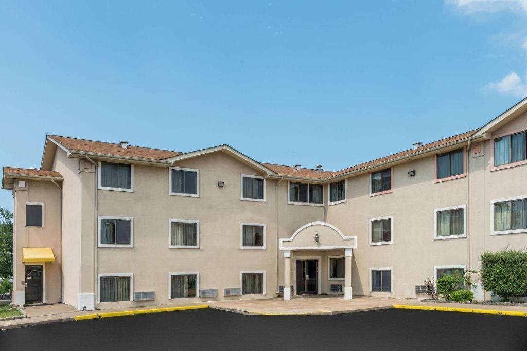 Quality Inn & Suites Earth City Luaran gambar