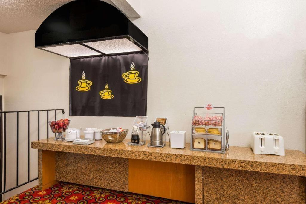Quality Inn & Suites Earth City Luaran gambar