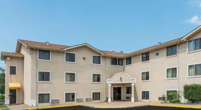Quality Inn & Suites Earth City Luaran gambar