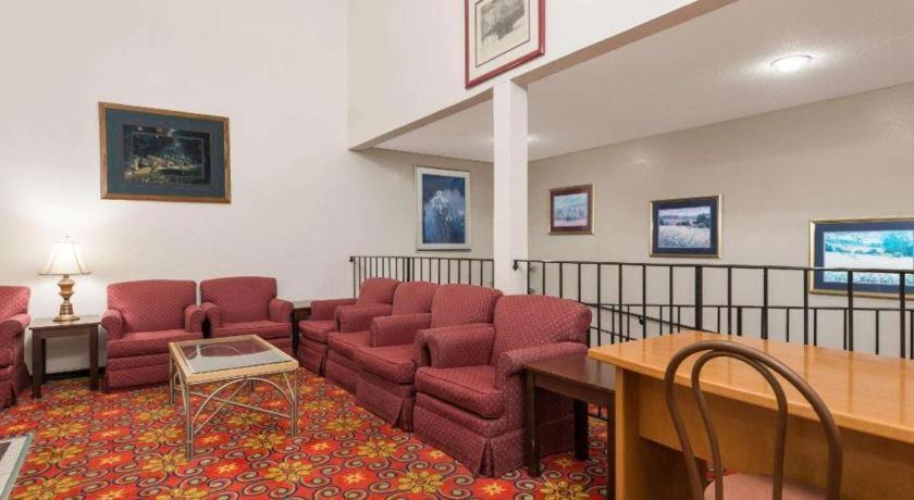 Quality Inn & Suites Earth City Luaran gambar